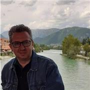 Laureato in giurisprudenza impartisce lezioni di diritto, inglese, storia e geografia